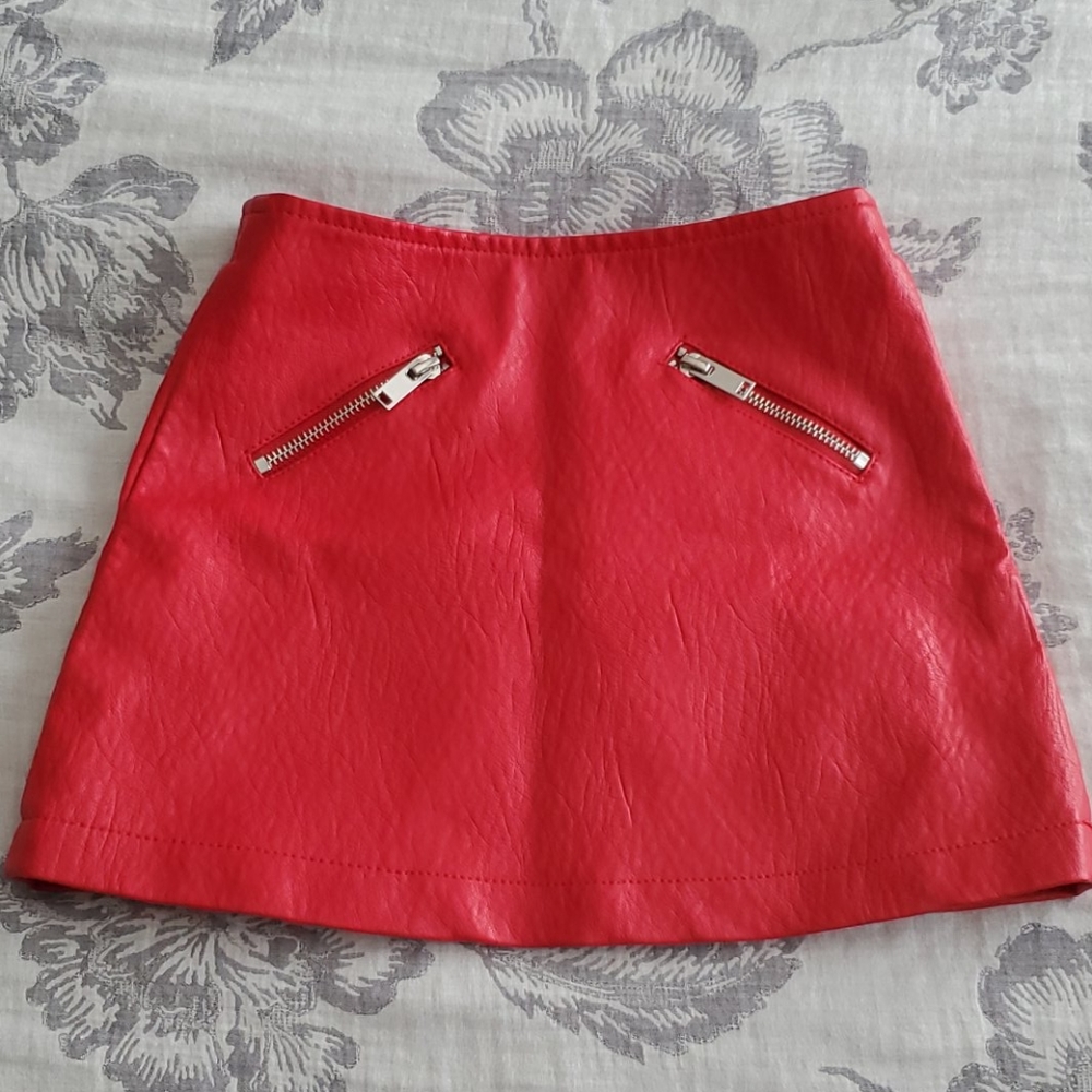 Forever 21 Girls- red faux leather skirt- size 5/6 - Picture 1 of 7